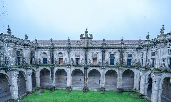 Claustro del Monasterio de San Salvador
