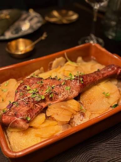 Asado con patatas panadera